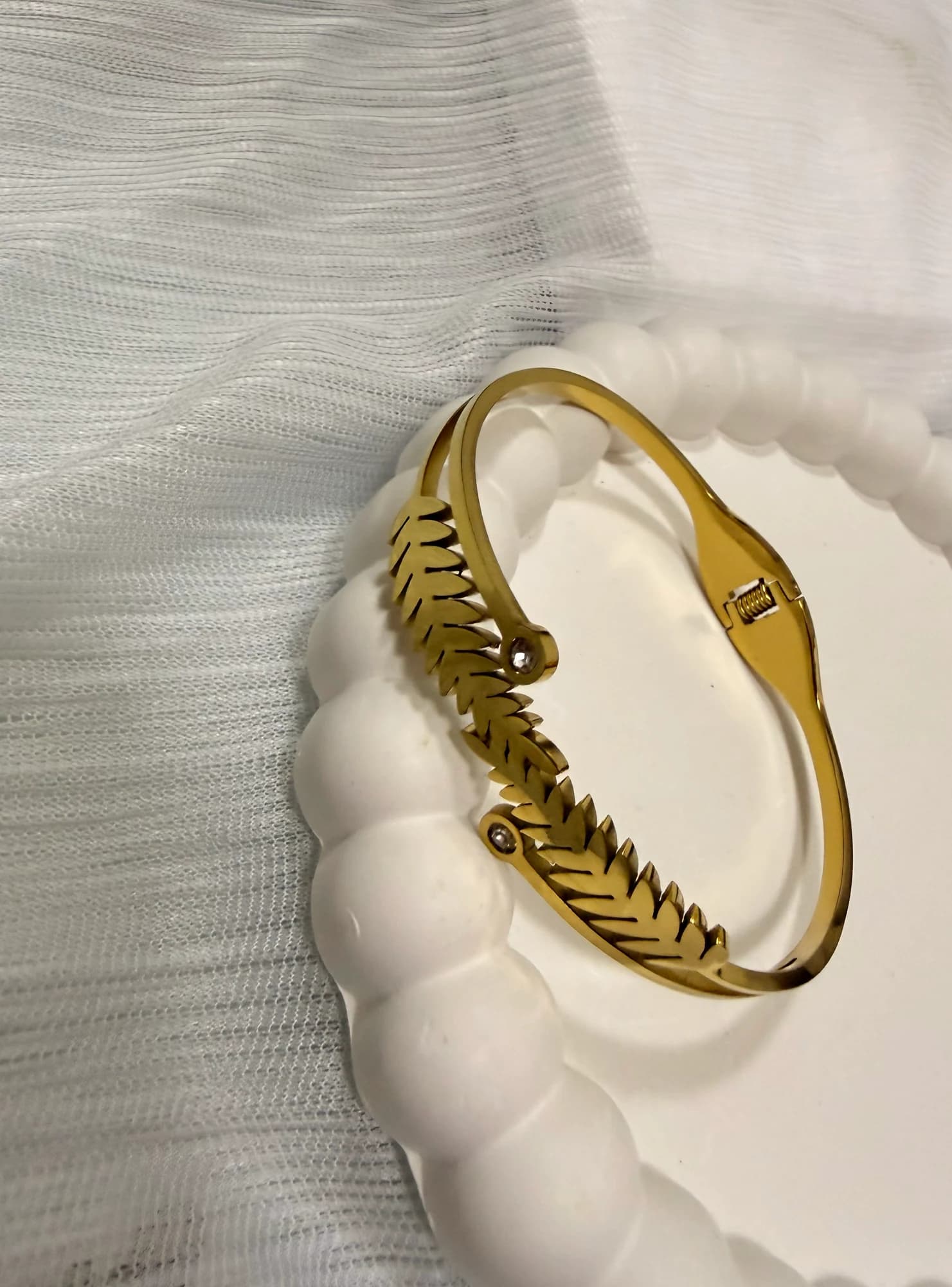 Gleaming Leaf Kada Bracelet